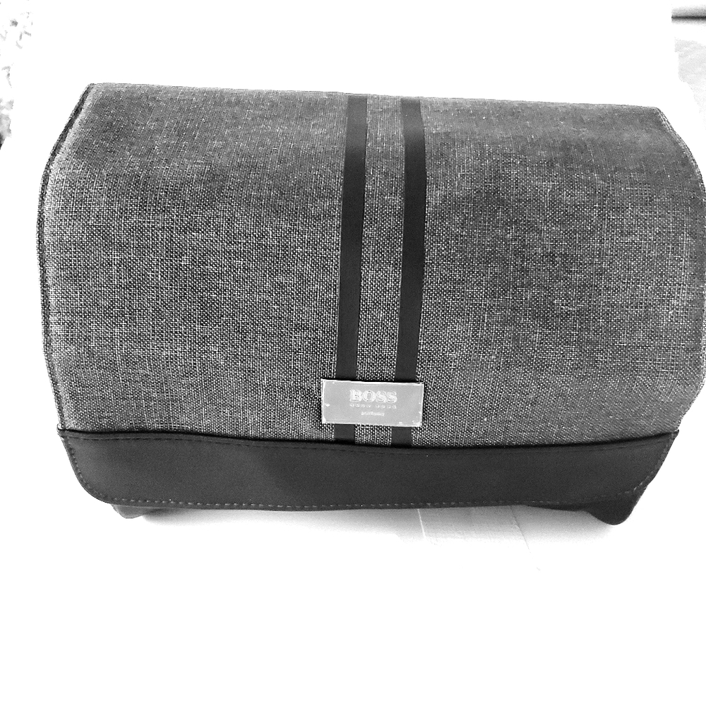 NWT Hugo Boss Men's Cosmetic Canvas  Bag